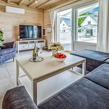 2 Bedroom Stunning In *