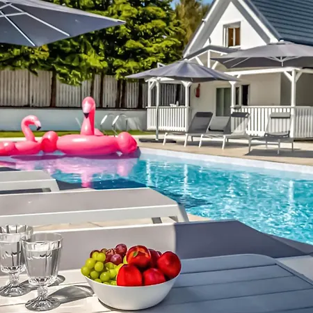 Pet Friendly In With Swimming Pool Holiday home Kolczewo