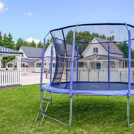 Pet Friendly In With Swimming Pool Holiday home